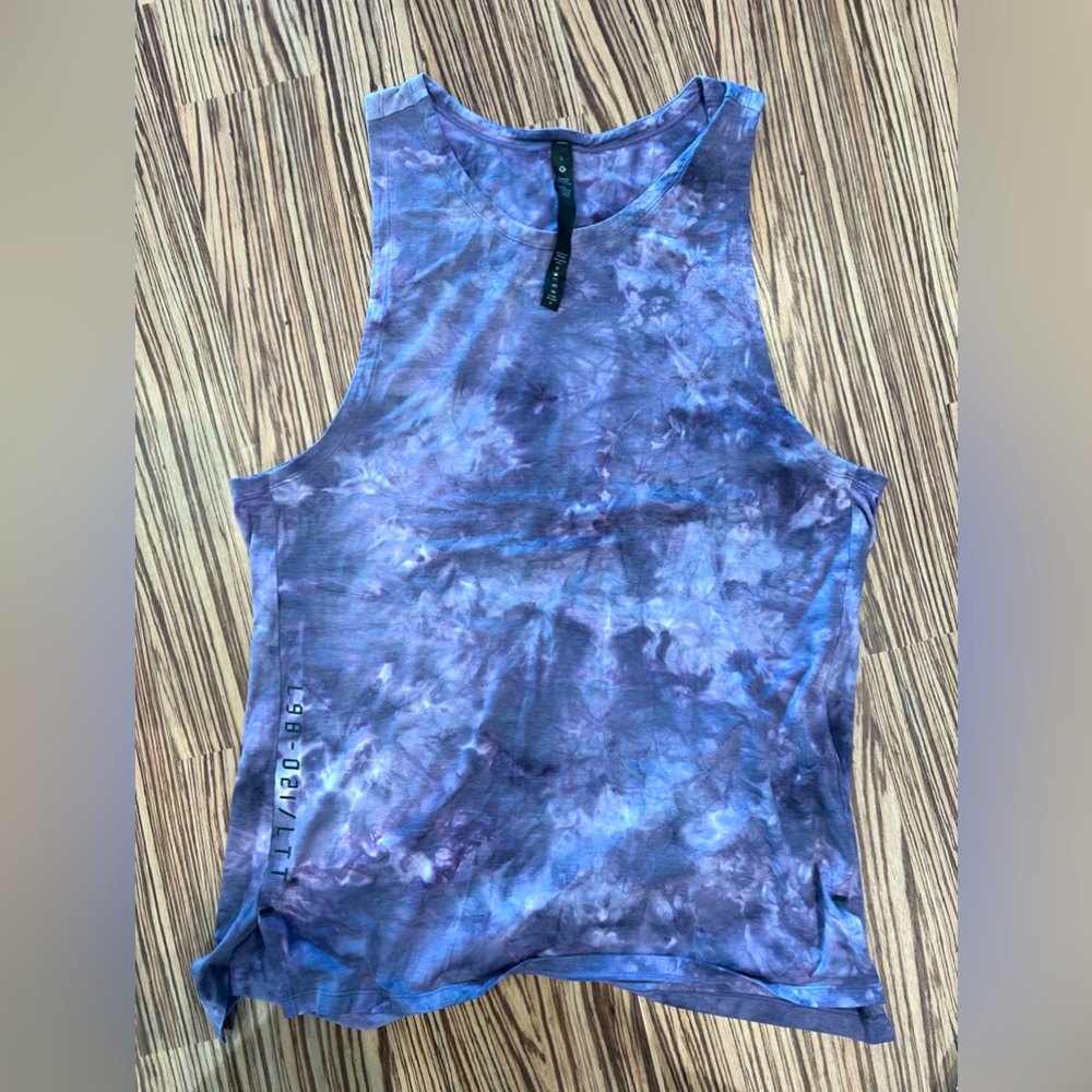 Lululemon size large workout shirt